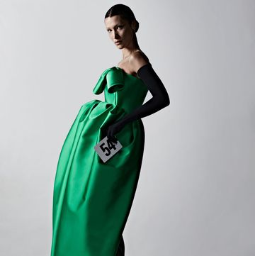 Bella Hadid in Balenciaga fall 2022 couture bella hadid in balenciaga fall 2022 couture