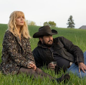 kelly reilly and cole hauser in yellowstone season 5 kelly reilly and cole hauser in yellowstone season 5